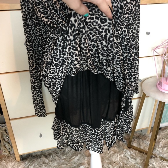 Leopard Tiered Blouse - Picture 7 of 8